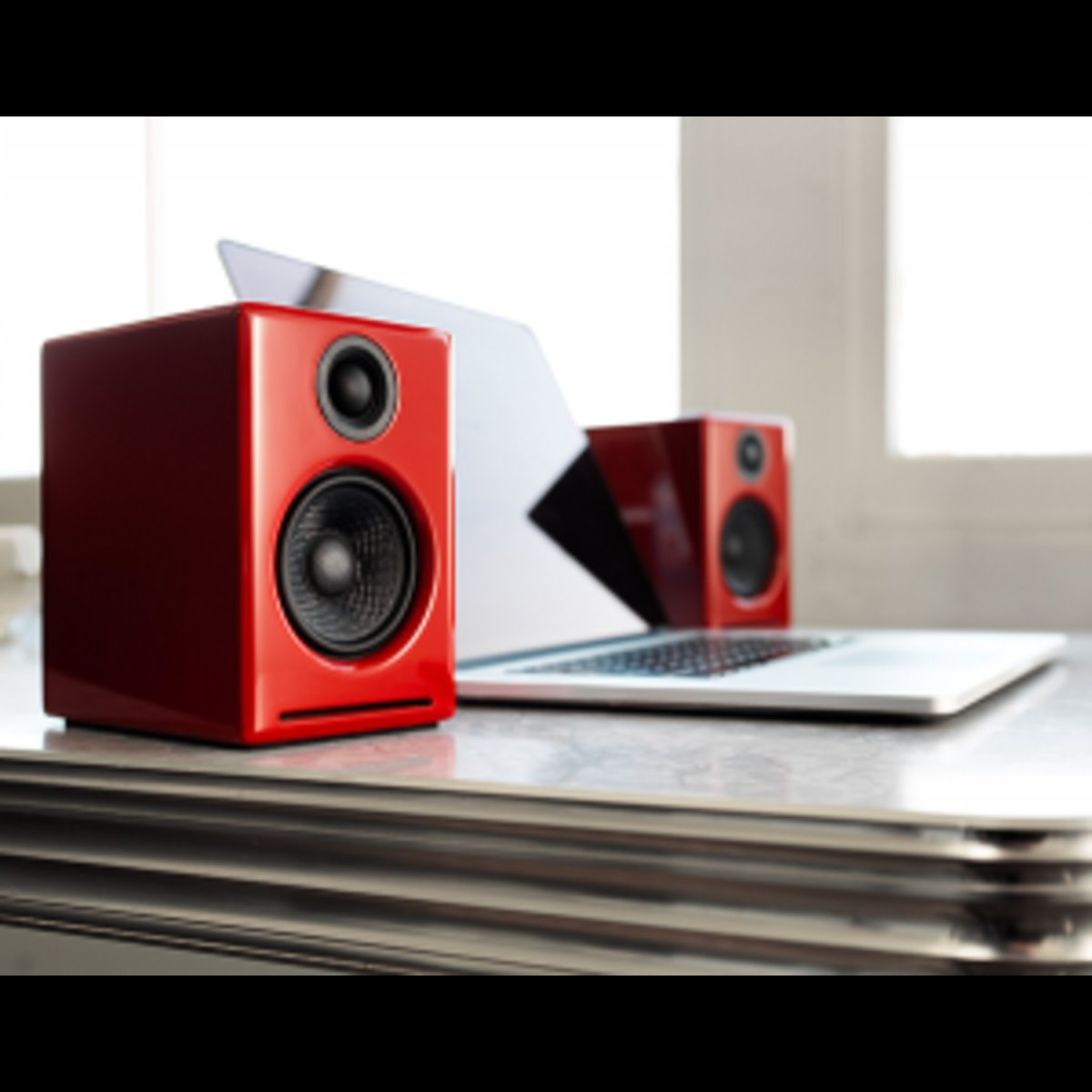 17703680127895-18941-audioengine-a2wireless-speaker-system-description-05-300x2361200x1200.jpg
