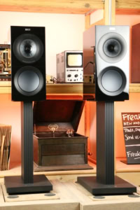 KEF R3 Meta